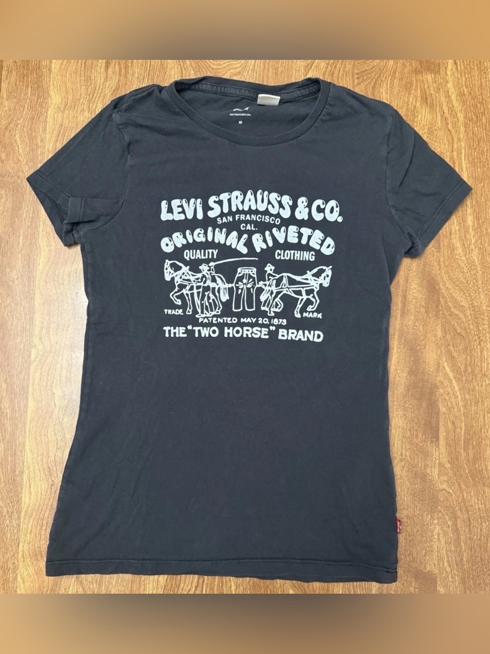 Levi’s T-Shirt Women’s XS Two Horse Bubble Logo Tab Short Sleeve Black Faded